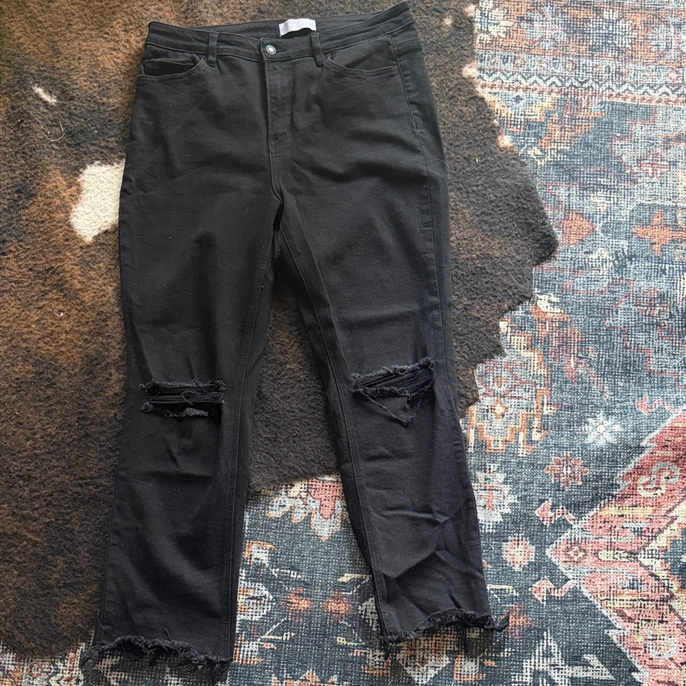 Women's Black Distressed Cropped Jeans